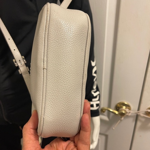 MICHAEL KORS Fulton Small
Light Grey Leather Crossbody
Camera Bag Feminine - Picture 6 of 15